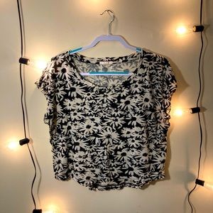 Loose daisy top